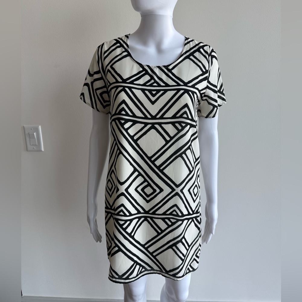 Black and White Geometric Pattern Dress - Picture 2 of 7